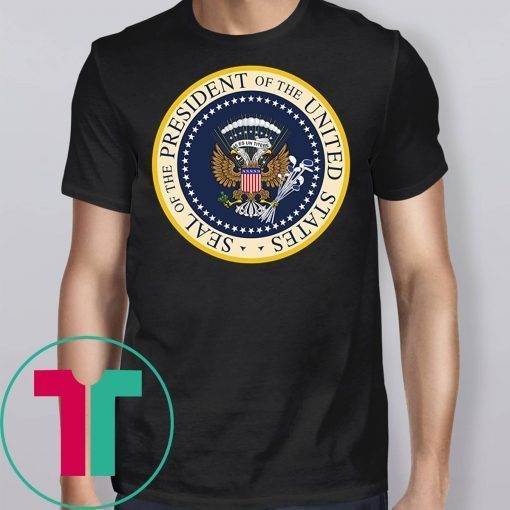 Fake Presidential Seal 45 Es Un Titere Puppet T-Shirt