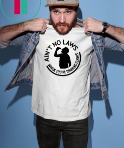 No laws when drinking claws Classic Gift T-shirt