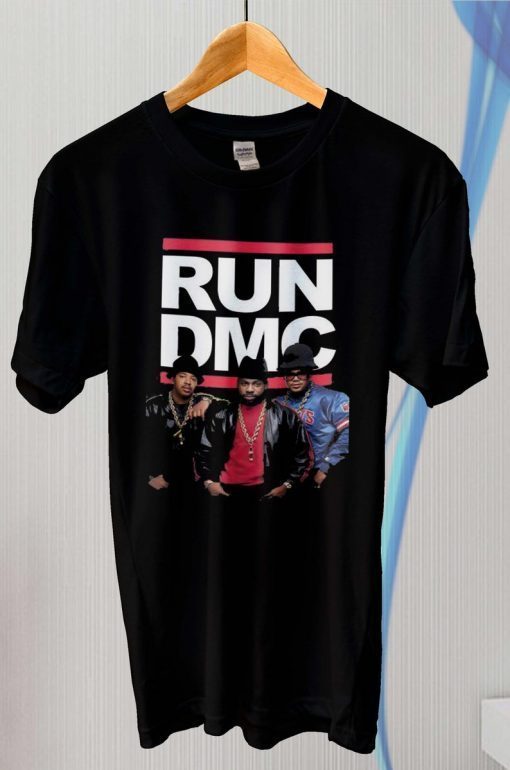 Run Dmc Shirt, RUN DMC 90s Style, Streetwear Men, Unisex Tee, Fashion Men, Tshirt Inspired, Tshirt Brand, Hip Hop Shirt, Gildan Tags.