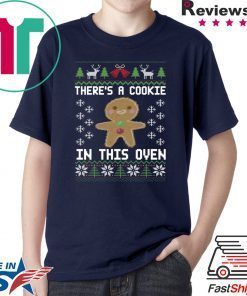 Gingerbread There’s a cookie in this oven Christmas T-Shirt
