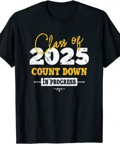 Funny Class Of 2025 Countdown - First Day, Back To School Freshman T-Shirt