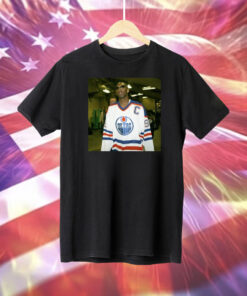 Warren Foegele Wearing Kobe Bryant Wears A Wayne Gretzky Jersey Shirt