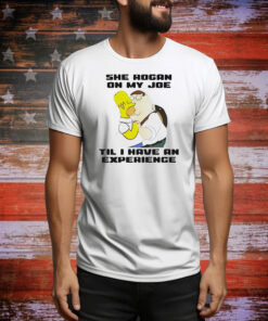 Homer Simpson kiss Peter Griffin she rogan on my joe til i have an experience Tee Shirt