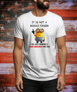 Minions it is not a middle finger I’m just making a hand unicorn for you Tee Shirt