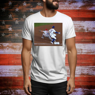 Dansby Swanson Mis-Stepped First Base Chicago Cubs Tee Shirt