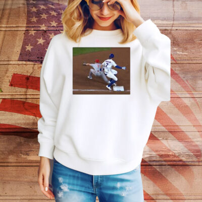 Dansby Swanson Mis-Stepped First Base Chicago Cubs Tee Shirt