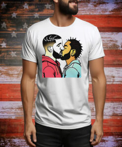 Drake and Kendrick kissing meme Tee Shirt